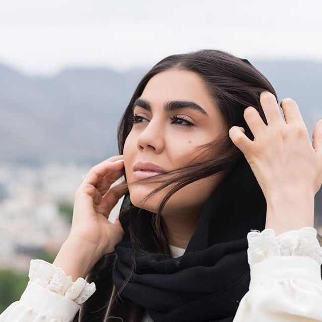 بیوگرافی آزاده زارعی و همسرش + عکس های آزاده زارعی + مصاحبه و اینستاگرام