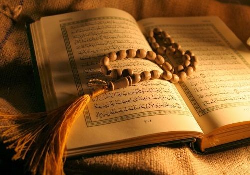 تعبیر خواب قرآن | دیدن قرآن، تلاوت یا هدیه گرفتن آن چه معنایی دارد؟