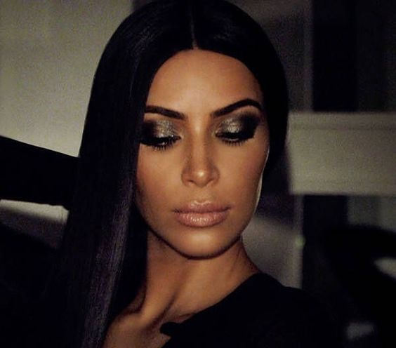 کارداشیان ها چگونه مشهور شدند و دقیقا چه کاری انجام می دهند؟