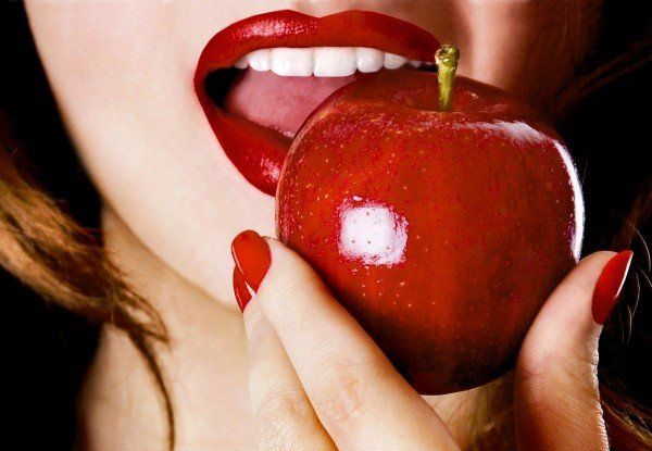 تعبیر خواب سیب | دیدن سیب و درخت سیب در خواب چه تعابیری دارد؟