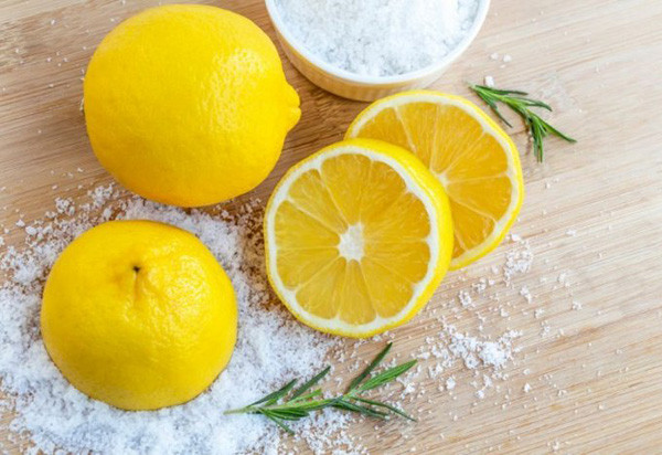 8 روش خانگی برای سفید شدن دندان | روش های مفید، کم خطر و ارزان