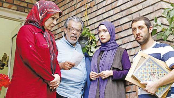 عکس و اسامی بازیگران سریال سفر در خانه + داستان و حواشی