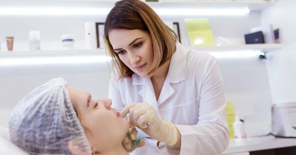 چه مواردی در هزینه تزریق فیلر تاثیر گذار است؟