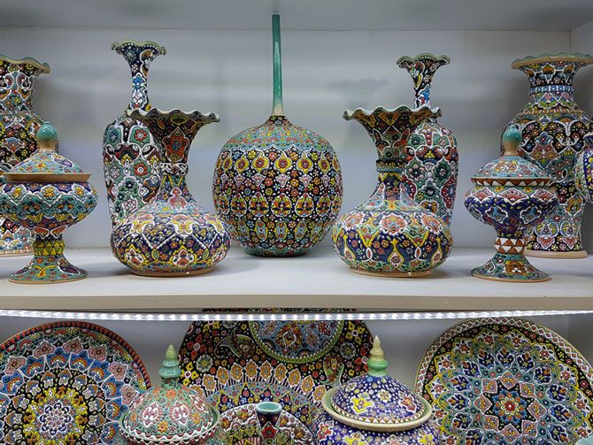 فروشگاه صنایع دستی اصفهان مرکز فروش ظروف میناکاری روی سفال و مس