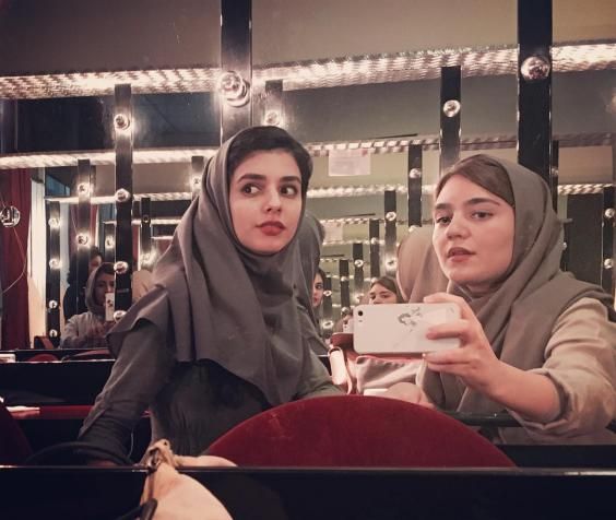 بیوگرافی مونا احمدی و همسرش + عکس و مصاحبه با مونا احمدی