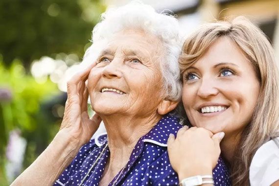 5 ضرورت وجود پرستار شبانه روزی سالمند در منزل + نکات مهم