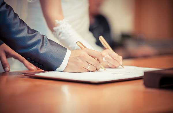 چرا دختر برای ازدواج نیاز به اجازه پدر دارد؟