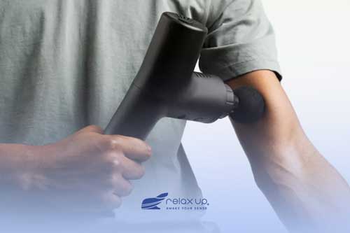 نحوه استفاده از ماساژور تفنگی دست برقی چگونه است؟