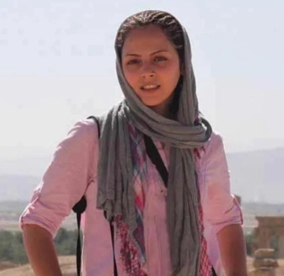 بیوگرافی چکامه چمن ماه