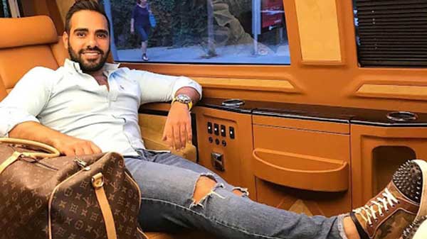 درآمد ساشا سبحانی از کجاست؟