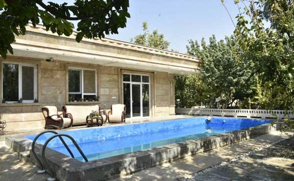 مقایسه امکانات ویلاهای استخردار در کردان و شهریار؛ کدام بهتر است؟