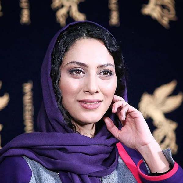 زندگینامه مونا فرجاد