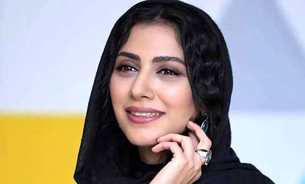 وضعیت تاهل مونا فرجاد