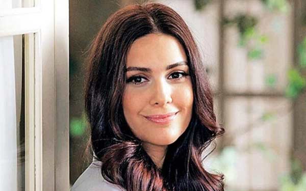 ایفای نقش برگزار کورل در سریال کارادایی