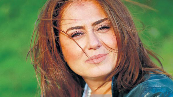 آغاز فعالیت هنری نازان کسال