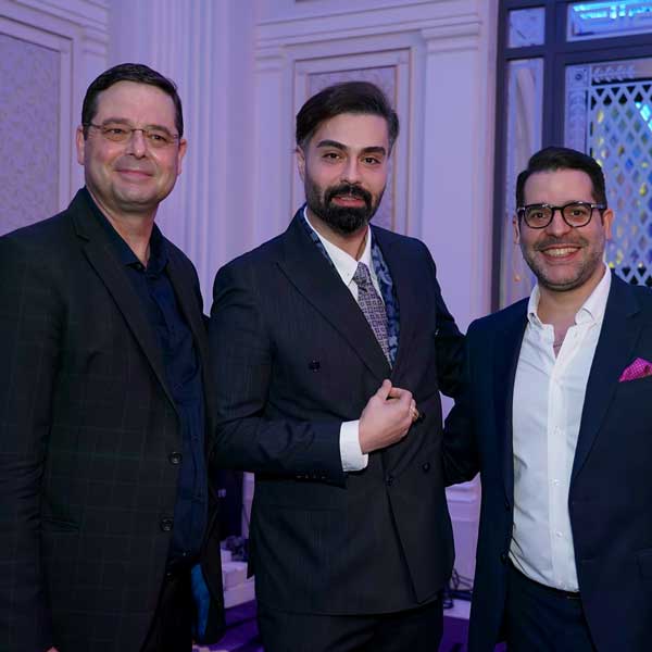 دکتر آریا پارسا در کنار افراد مشهور