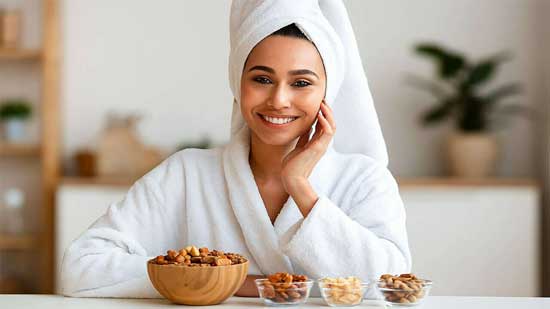 ۷ خاصیت شگفت‌انگیز آجیل برای پوست زیبا و جوان خانم‌ها