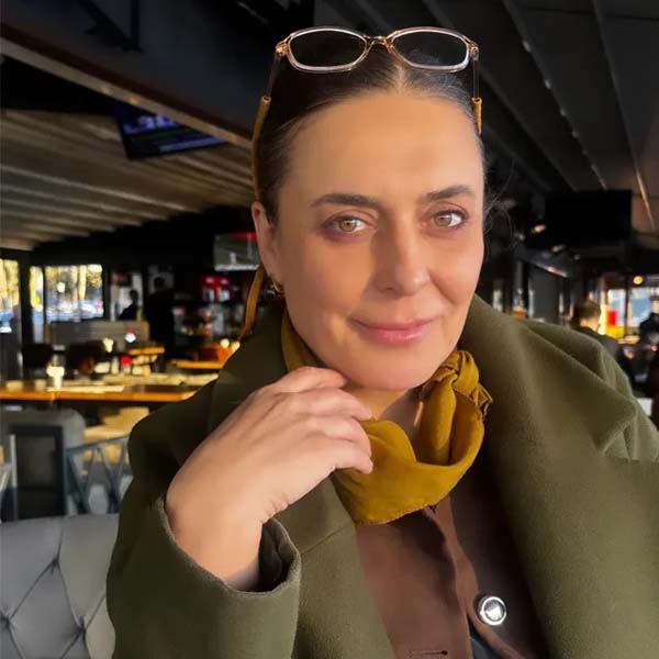بیوگرافی منیره آپایدین