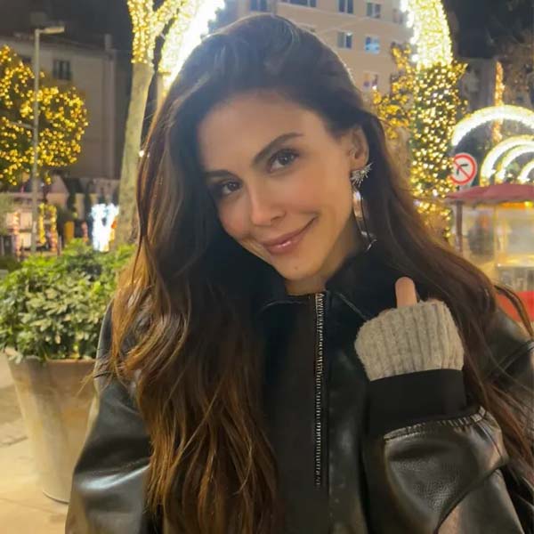 بیوگرافی دیلارا آکسویک