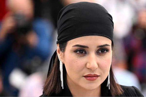 وضعیت تاهل پریناز ایزدیار
