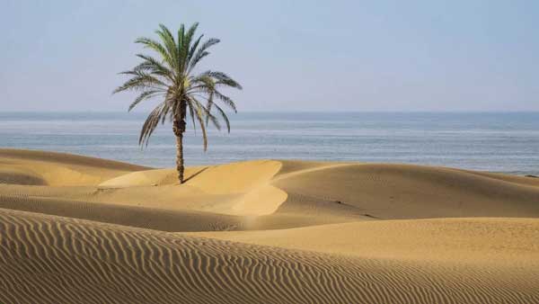 چابهار؛ ساحل صخرهای و اقیانوس بیکران