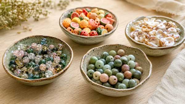 مهره‌های پینترستی در جنس و رنگ‌های گوناگون، از خمیری تا صدفی