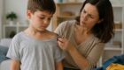 دلیل گشاد شدن یقه تیشرت کودک و راه جلوگیری از آن چیست؟