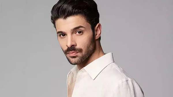 بیوگرافی خالد اوزگور ساری