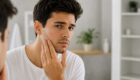 چگونه نوع پوست خود را تشخیص دهیم؟ راهنمای تشخیص پوست خشک، چرب، مختلط و حساس