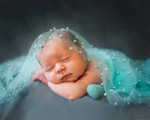 عکس نوزادی در آتلیه