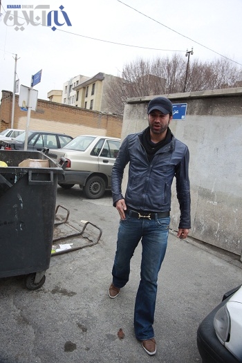 علیرضا واحدی نیکبخت با ماشین پیکان + مصاحبه