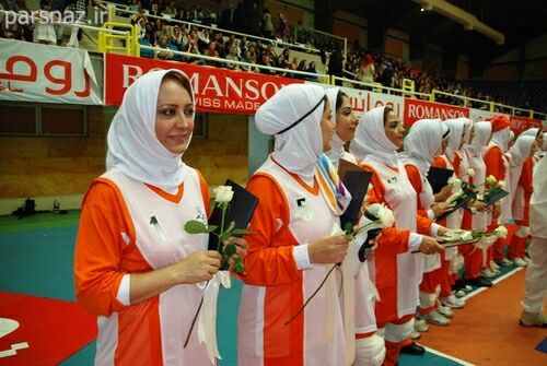 مسابقه تیم والیبال بانوان هنرمندان وتیم ملی والیبال بانوان