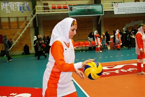 مسابقه تیم والیبال بانوان هنرمندان وتیم ملی والیبال بانوان 
