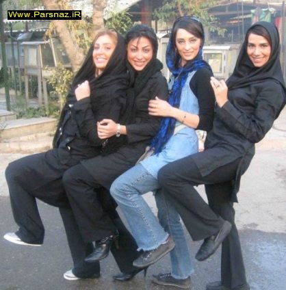 عکسی جنجالی تعدادی از بازیگران زن در بهشت زهرا