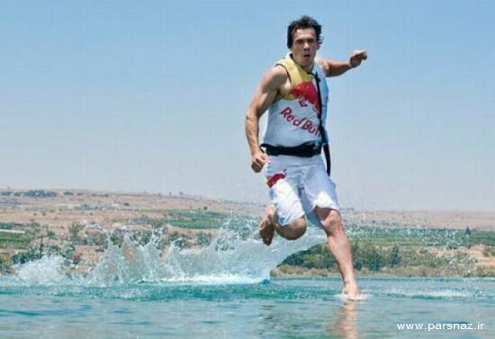 عکسهای عجیب و باور نکردنی از دویدن مردی روی آب 
