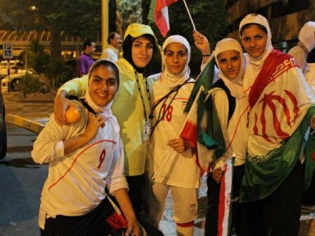 خوشحالی دختران فوتبالیست ایران پس از برد + عکس
