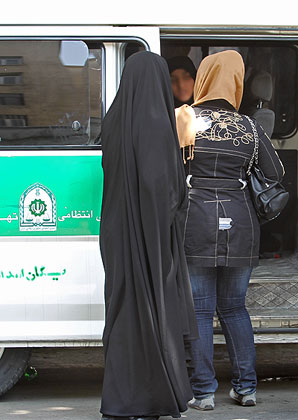 عکس های جدید برخورد با بد حجابی در تهران !! تیر 1390