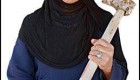زنی تبر به دست که باید نامش را به خاطر بسپارید + عکس
