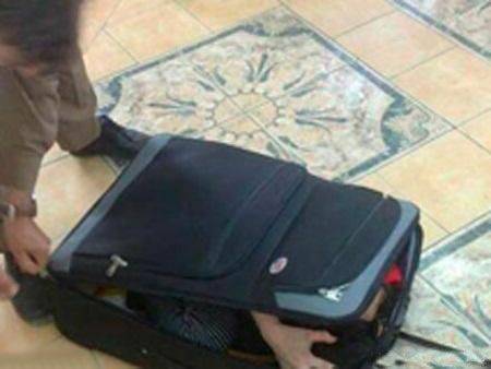 قاچاق باور نکردنی دختری جوان با کیف + عکس