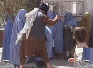 شلاق زدن طالبان بر پیکر زنها + عکس