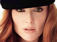 جولیان مور بازیگر معروف هالیوود بر روی کاور مجله Fairlady