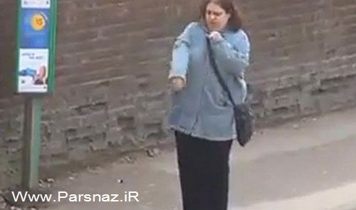 رقاصی این خانم جوان در ایستگاه اتوبوس (عکس)