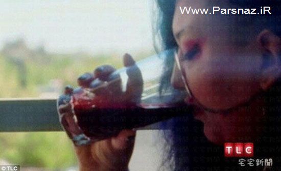 اعتیاد عجیب این خانم به نوشیدن خون (عکس)