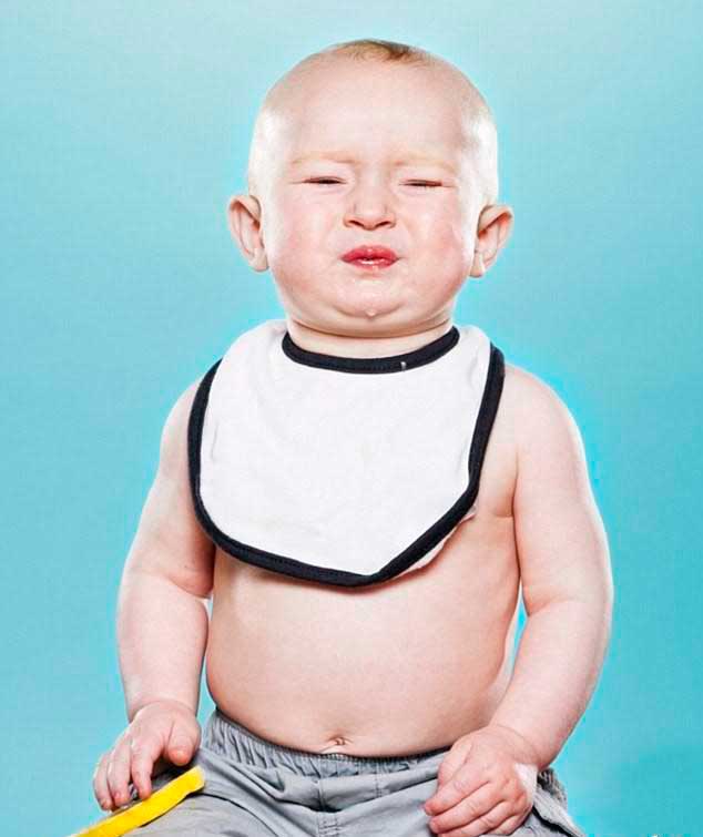 عکس های خنده دار قیافه کوچولو ها بخاطر خوردن لیمو