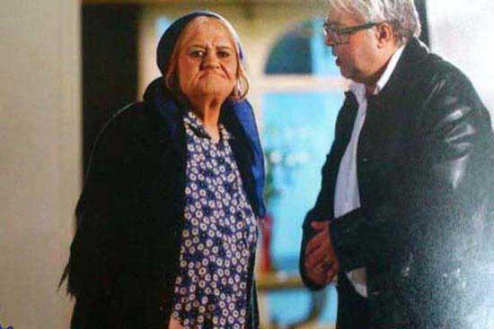 بازیگر مشهور در لباس زنانه (عکس)