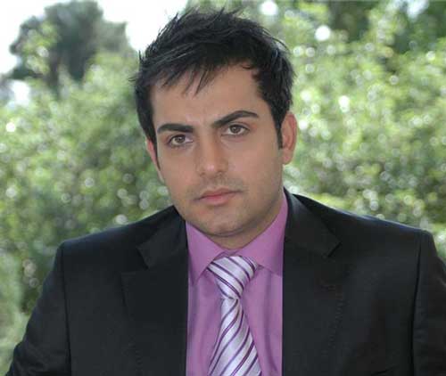 عکس دیده نشده از حامد کمیلی در کنار برادرانش