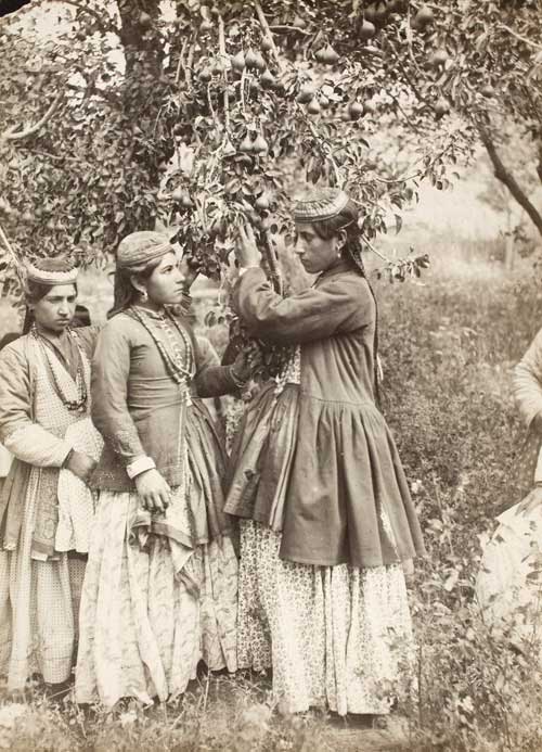 دختران زیبا رو با حجاب کامل (عکس)