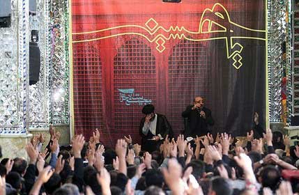 مراسم شال‌ اندازی عزاداری محرم  (عکس)