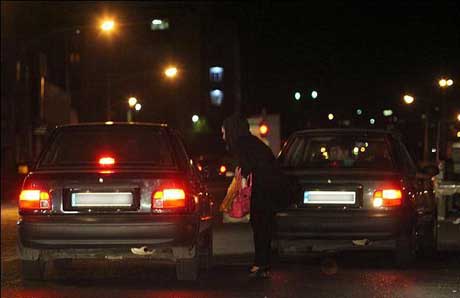 دختران فراری در کوچه پس کوچه های تهران (+عکس)