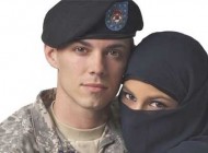 تبلیغ جنجالی دختر مسلمان و سرباز آمریکایی!!